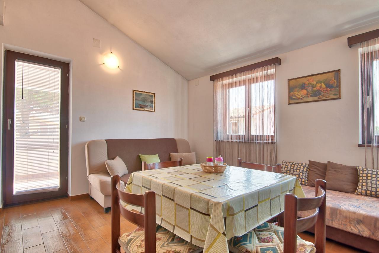 Apartment Maja Štinjan Екстериор снимка