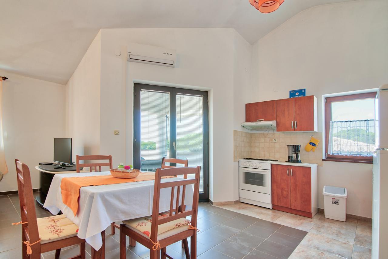 Apartment Maja Štinjan Екстериор снимка