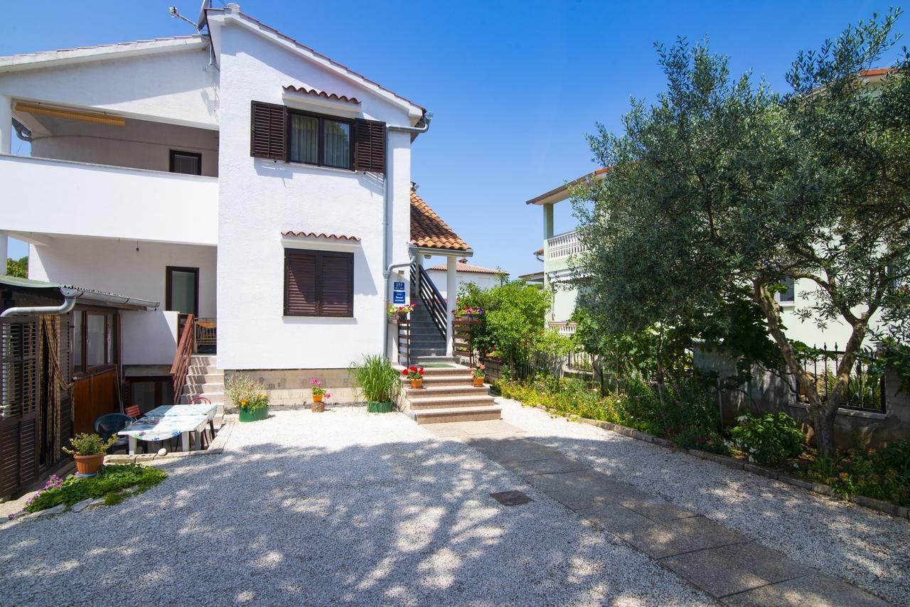 Apartment Maja Štinjan Екстериор снимка