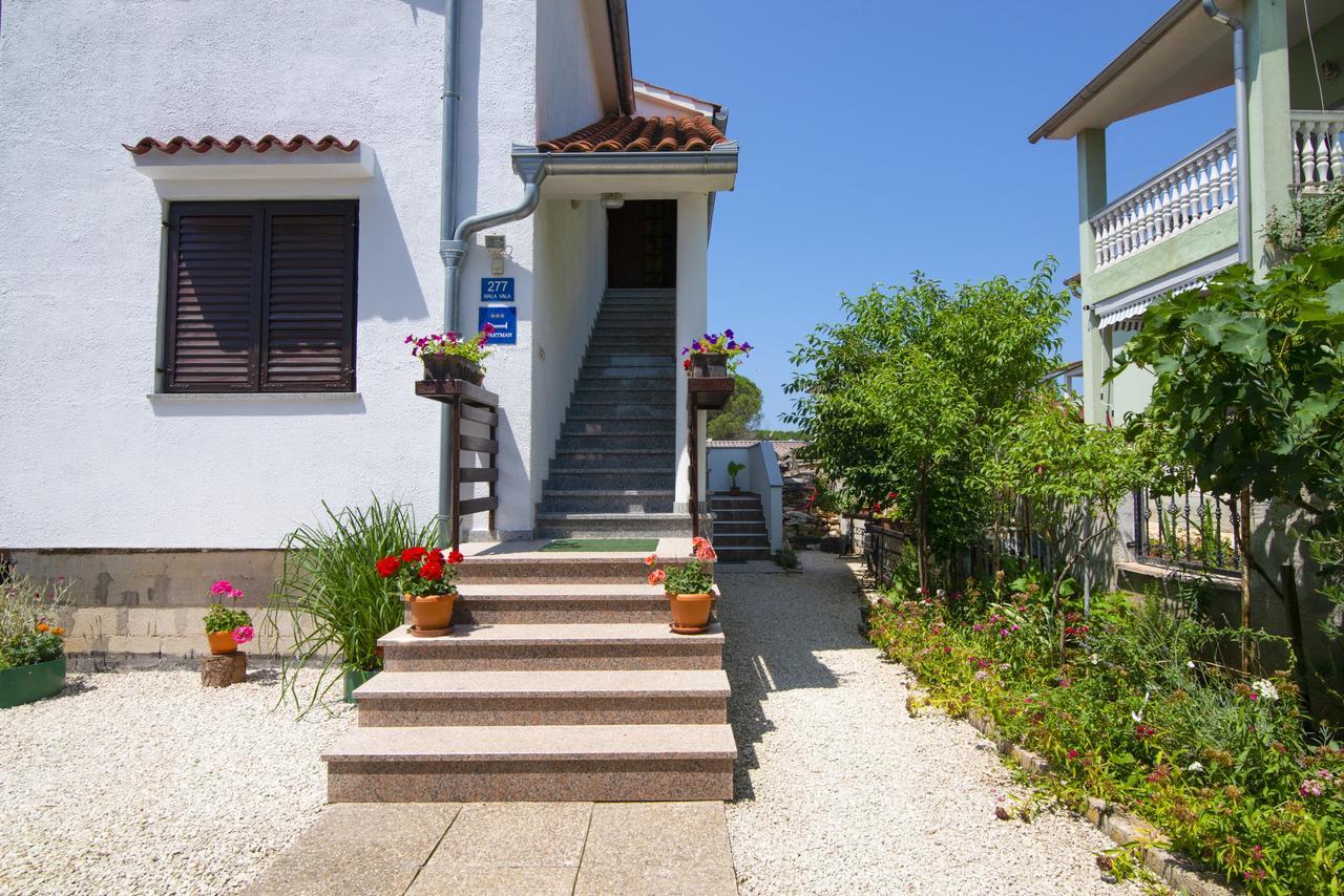 Apartment Maja Štinjan Екстериор снимка