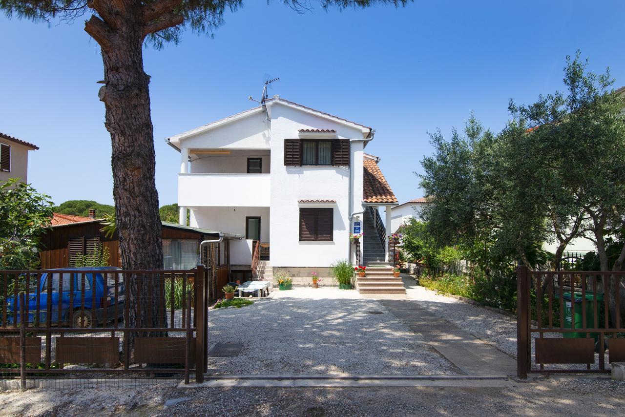 Apartment Maja Štinjan Екстериор снимка