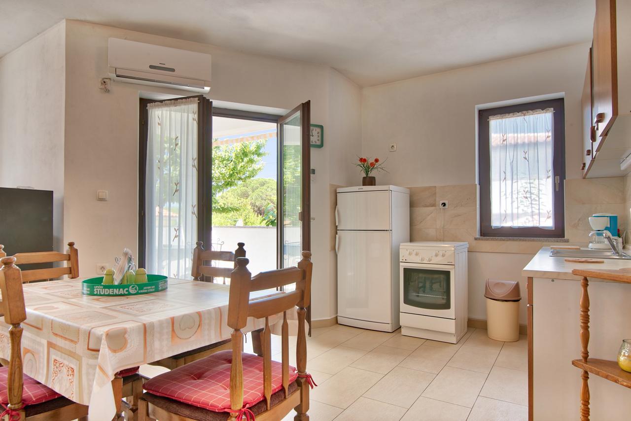 Apartment Maja Štinjan Екстериор снимка