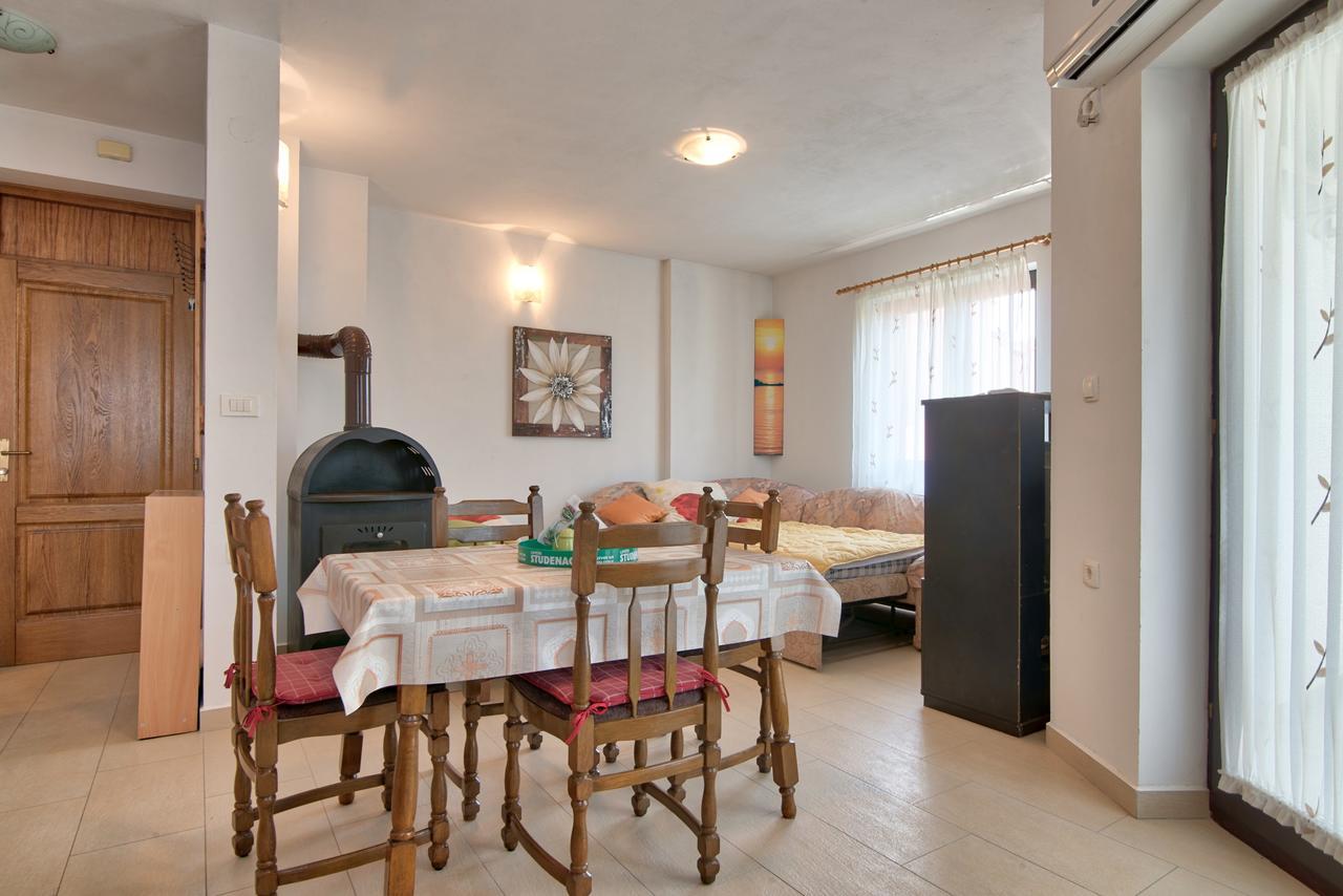 Apartment Maja Štinjan Екстериор снимка